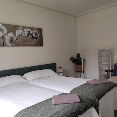 Alojamiento Oviedo 3 Con Parking Екстериор снимка